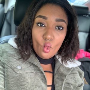 Meet your Posher, Djavana